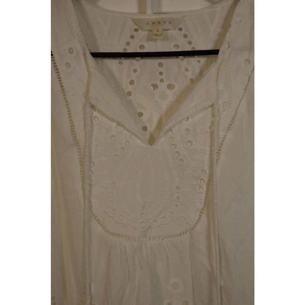 Adivia BOHO white Eyelet long-sleeve  top with a v neck size Large - Picture 4 of 8
